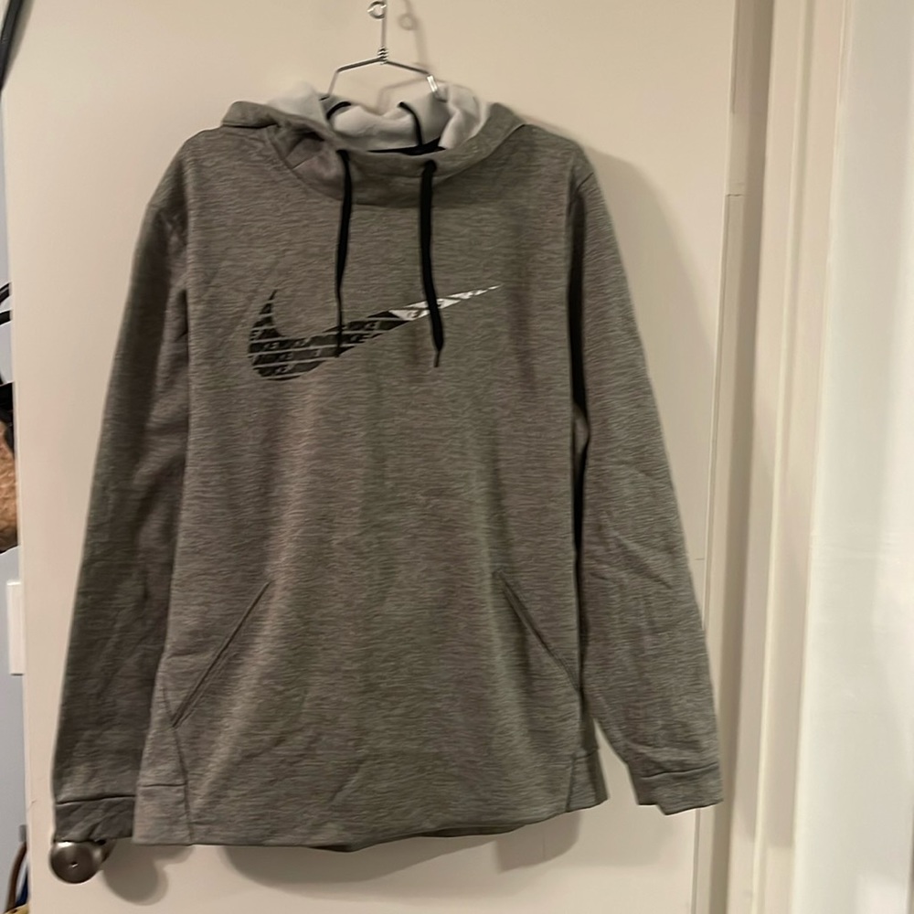 Gently used large men’s dry fit hoodie looks great